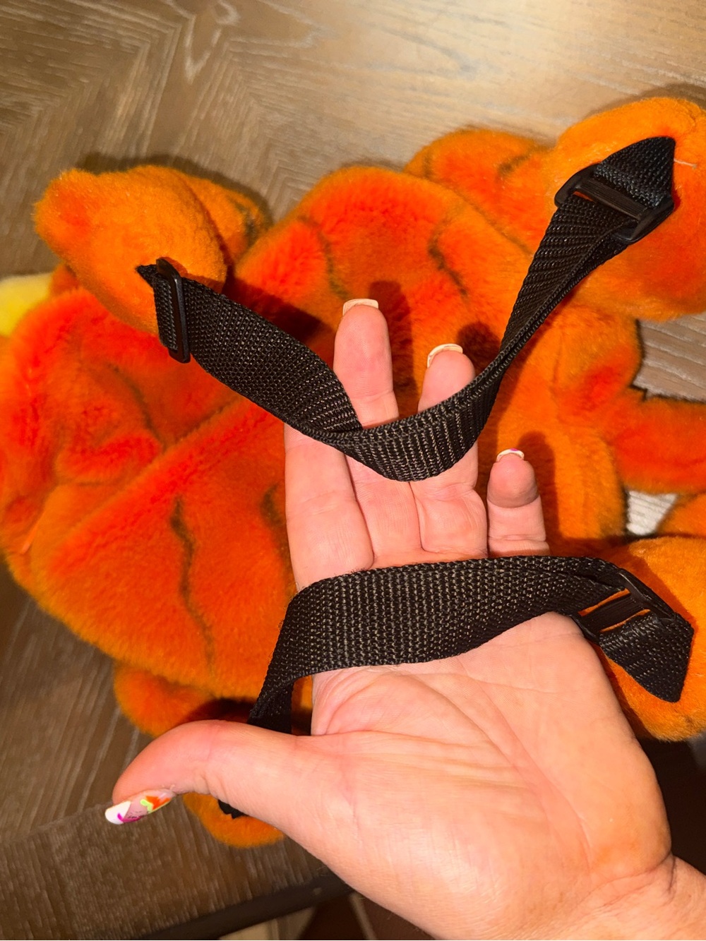 VNT Disney Store 20" Tigger Plush Backpack Bag. Adjustable - Picture 5 of 5